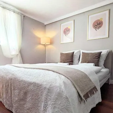 Comfortable For 10 People With A Private Sauna, شقة كولوبرزيغ