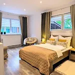 Comfortable For 10 People With A Private Sauna, Apartman *
