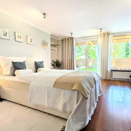 Comfortable For 10 People With A Private Sauna, Апартаменты Колобжег