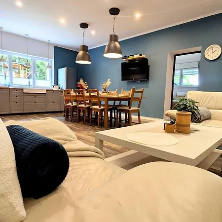 Comfortable For 10 People With A Private Sauna, Апартаменты Колобжег